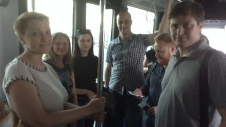 Украинская часть миссии по дороге в Россиию. На переднем плане – нардепы Оксана Продан и Олег Осуховский