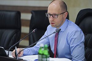 Яценюк представит изменения в госбюджет