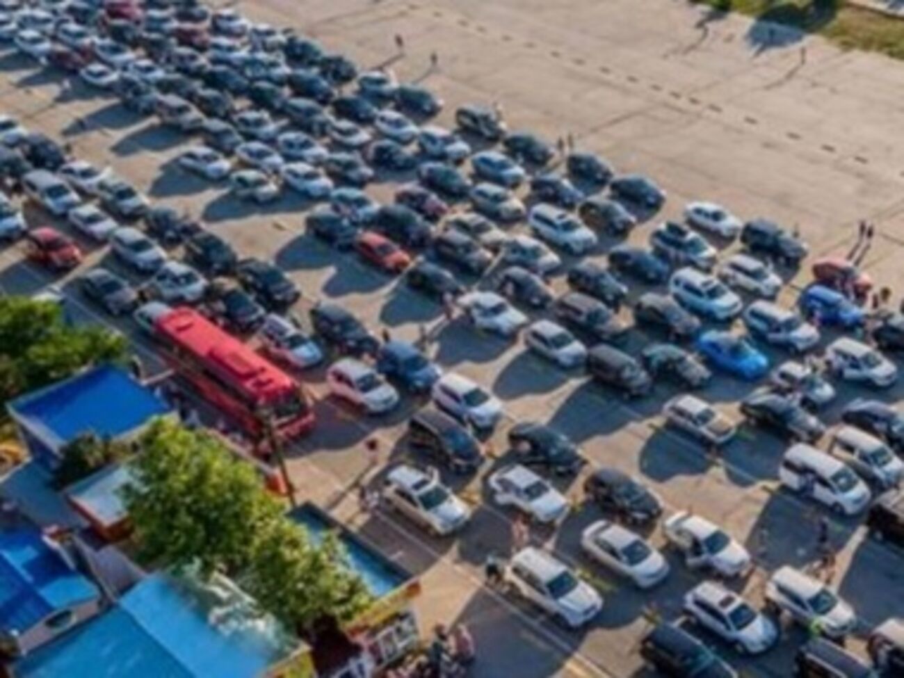 Очередь на переправе растет