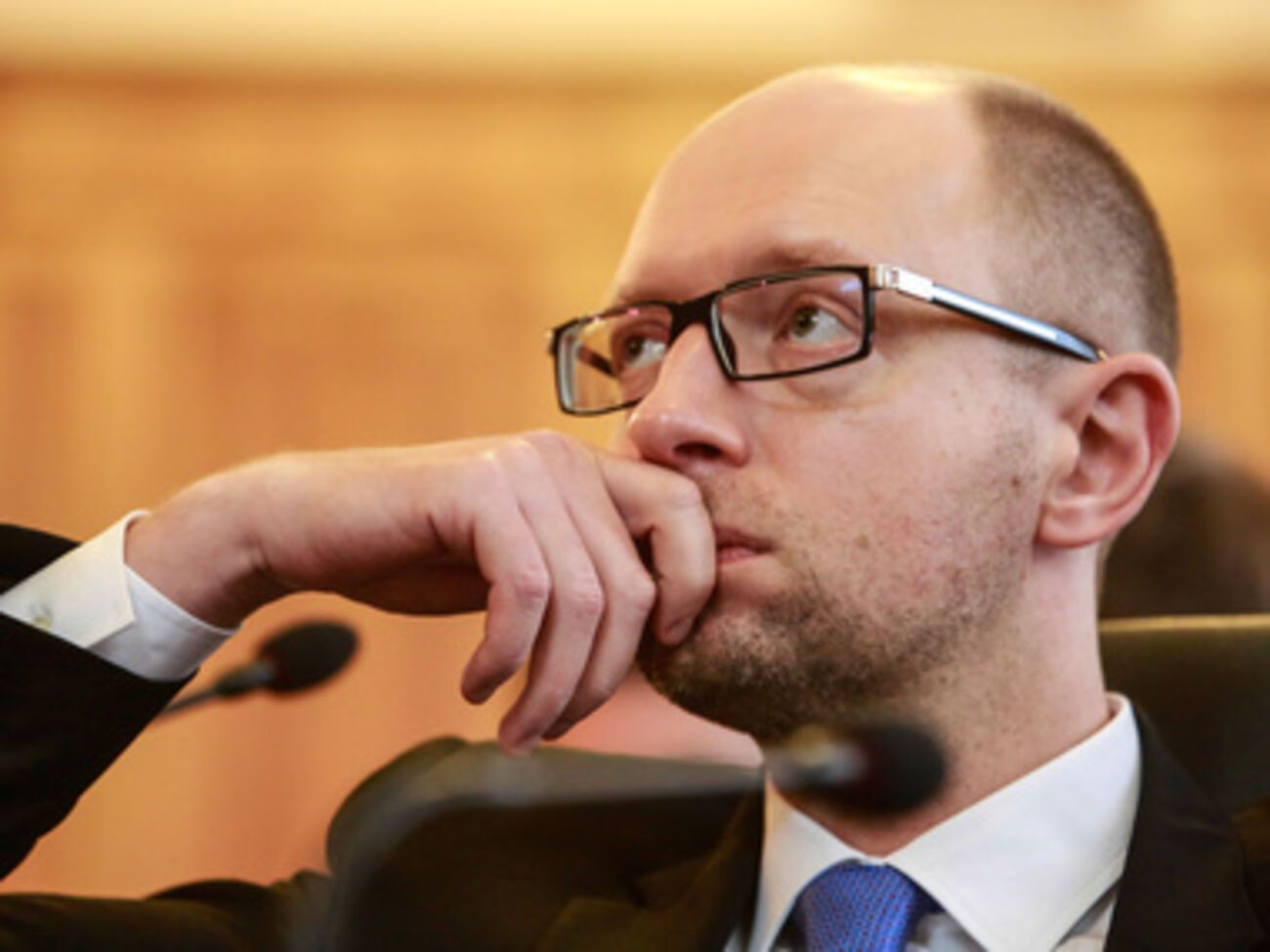 Яценюк заявил о сокращении соцпрограмм