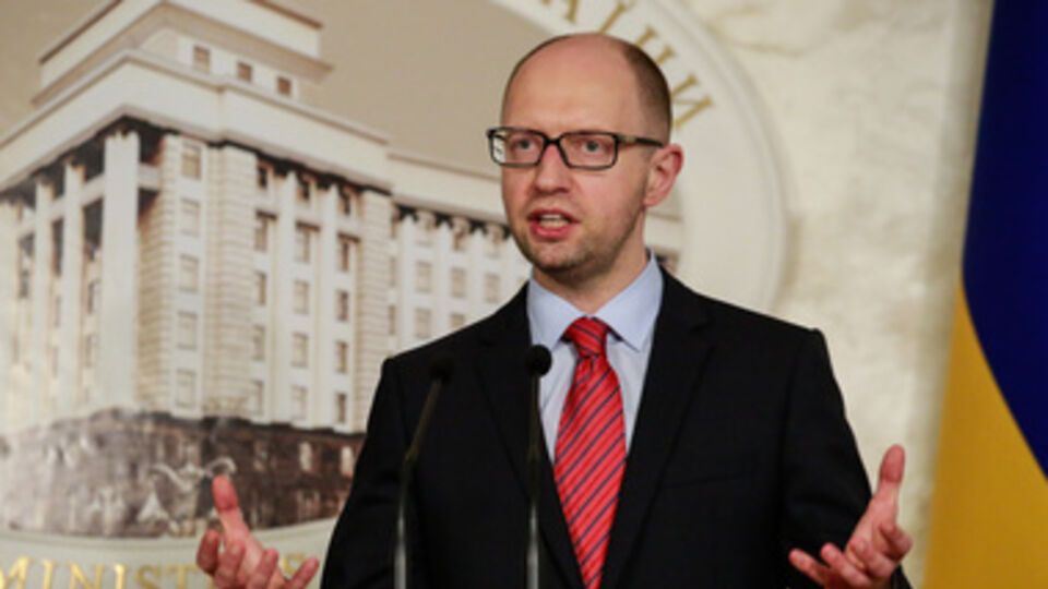 Яценюк требует от России прекратить поставки оружия для боевиков