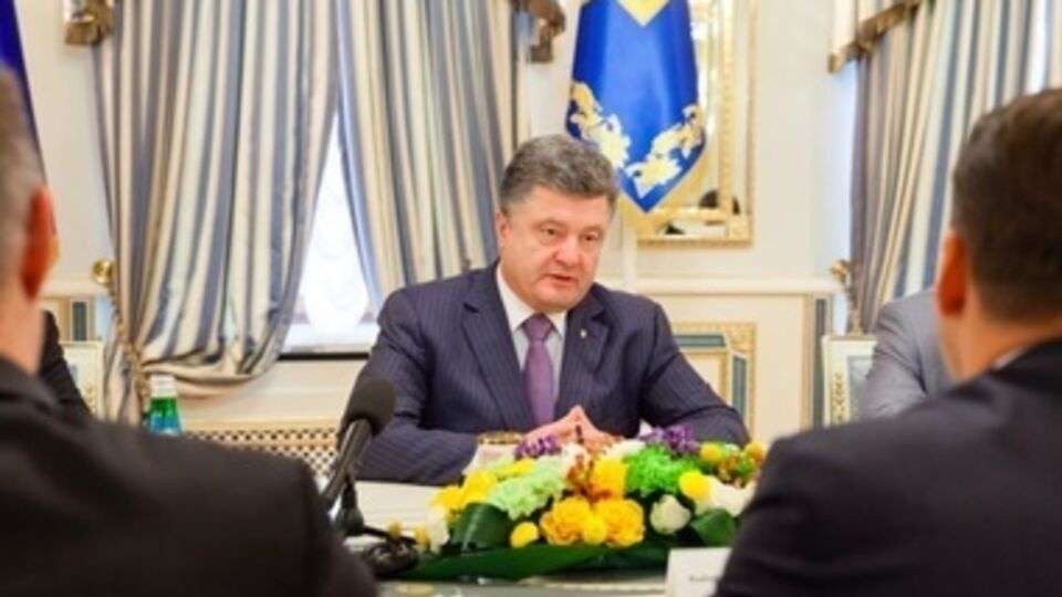 Порошенко: Почтение каждому военному и их семьям!