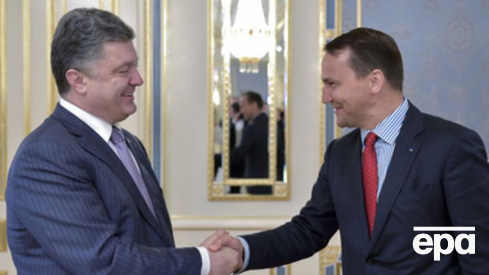 Сикорский активно поддерживает Украину