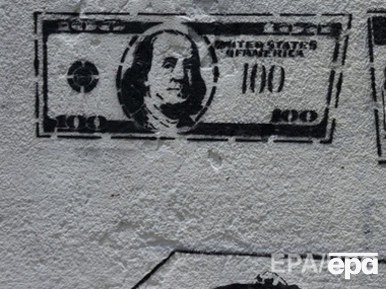 Доллар в последнее время колеблется в узком диапазоне