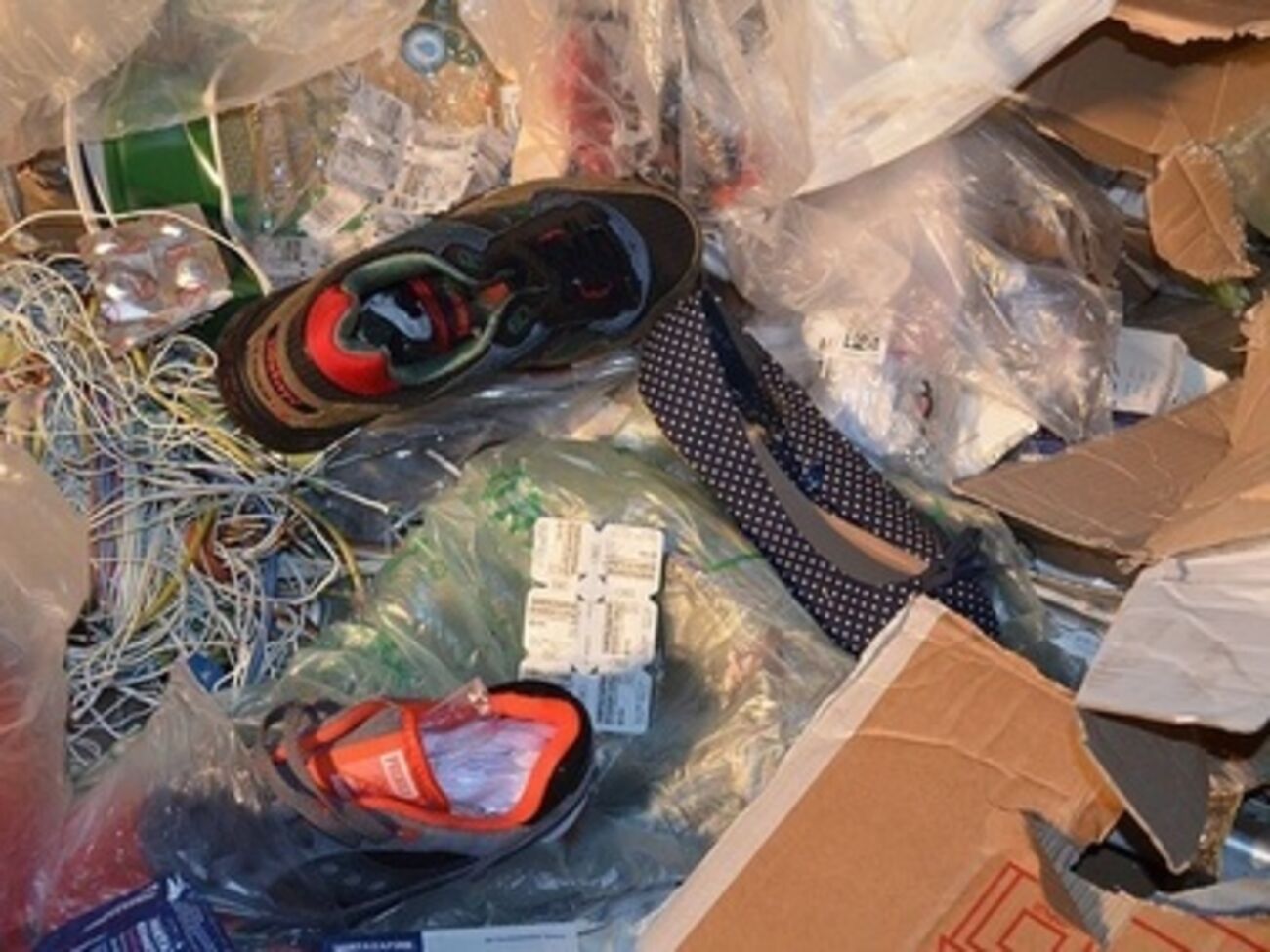 Двое погибших детей были гражданами Малайзии, один --- индонезийцем