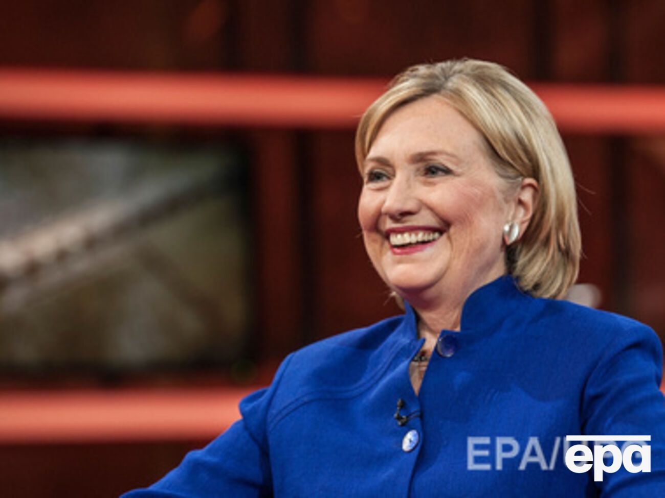 Клинтон призвала предоставить ресурсы украинским силовикам