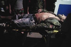 Раненного мужчину забрали медики