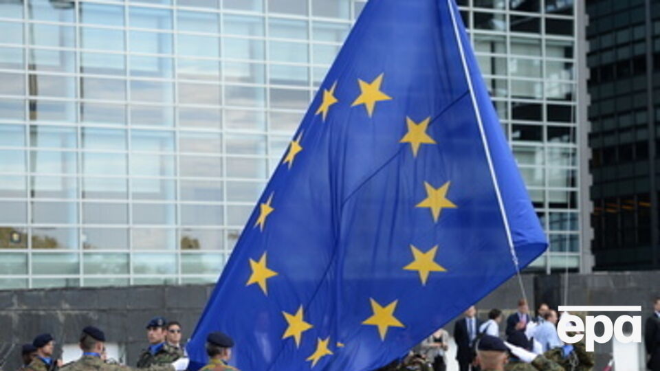 ЕС ранее заморозил активы<