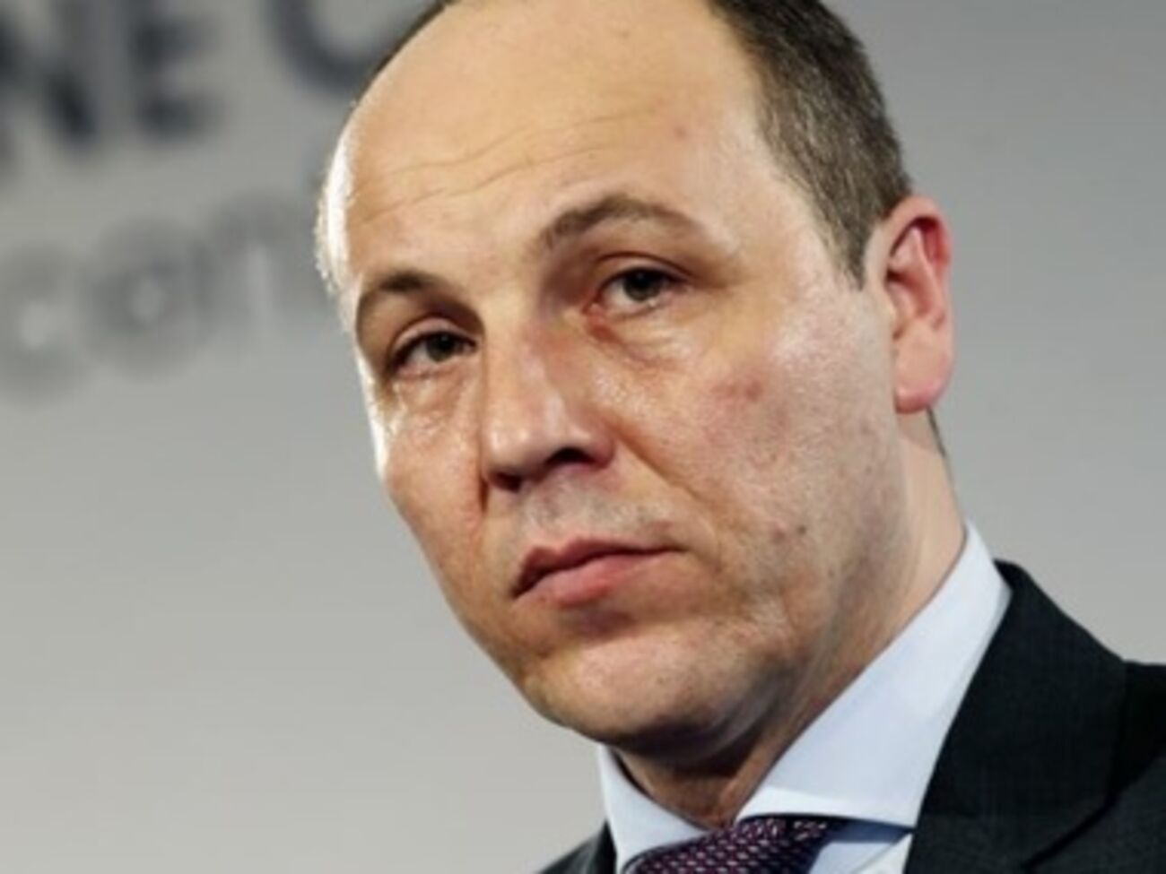 По словам Парубия, военные продолжают окружать Луганск