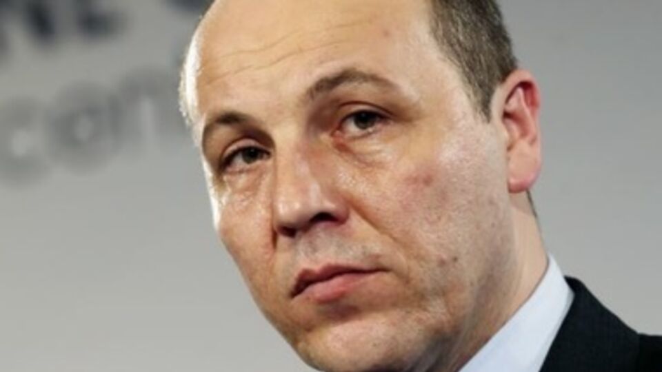 По словам Парубия, военные продолжают окружать Луганск