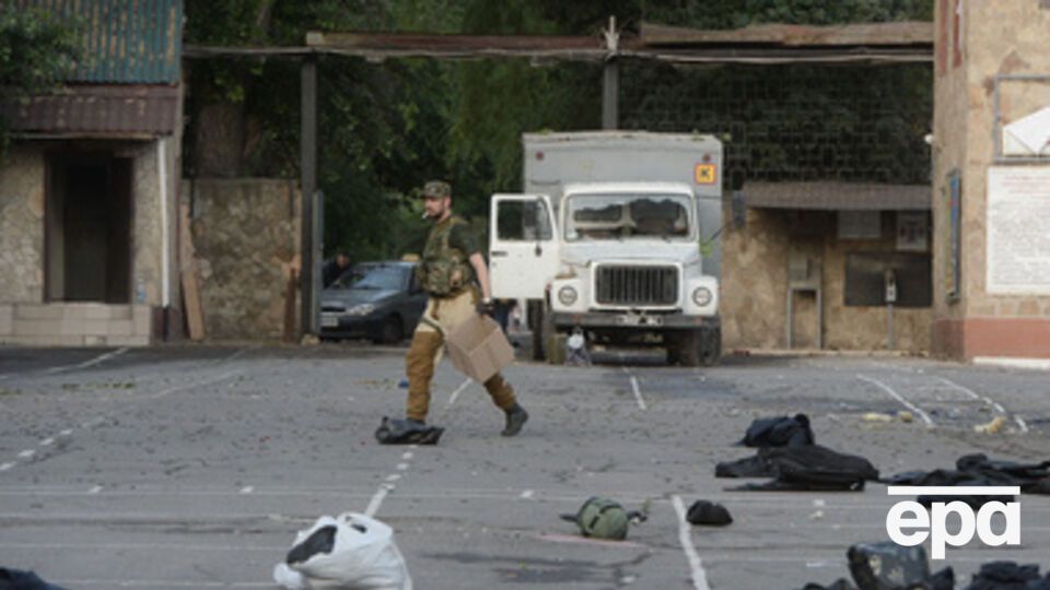 Ночью боевики трижды обстреляли аэропорт и блокпосты в Луганске