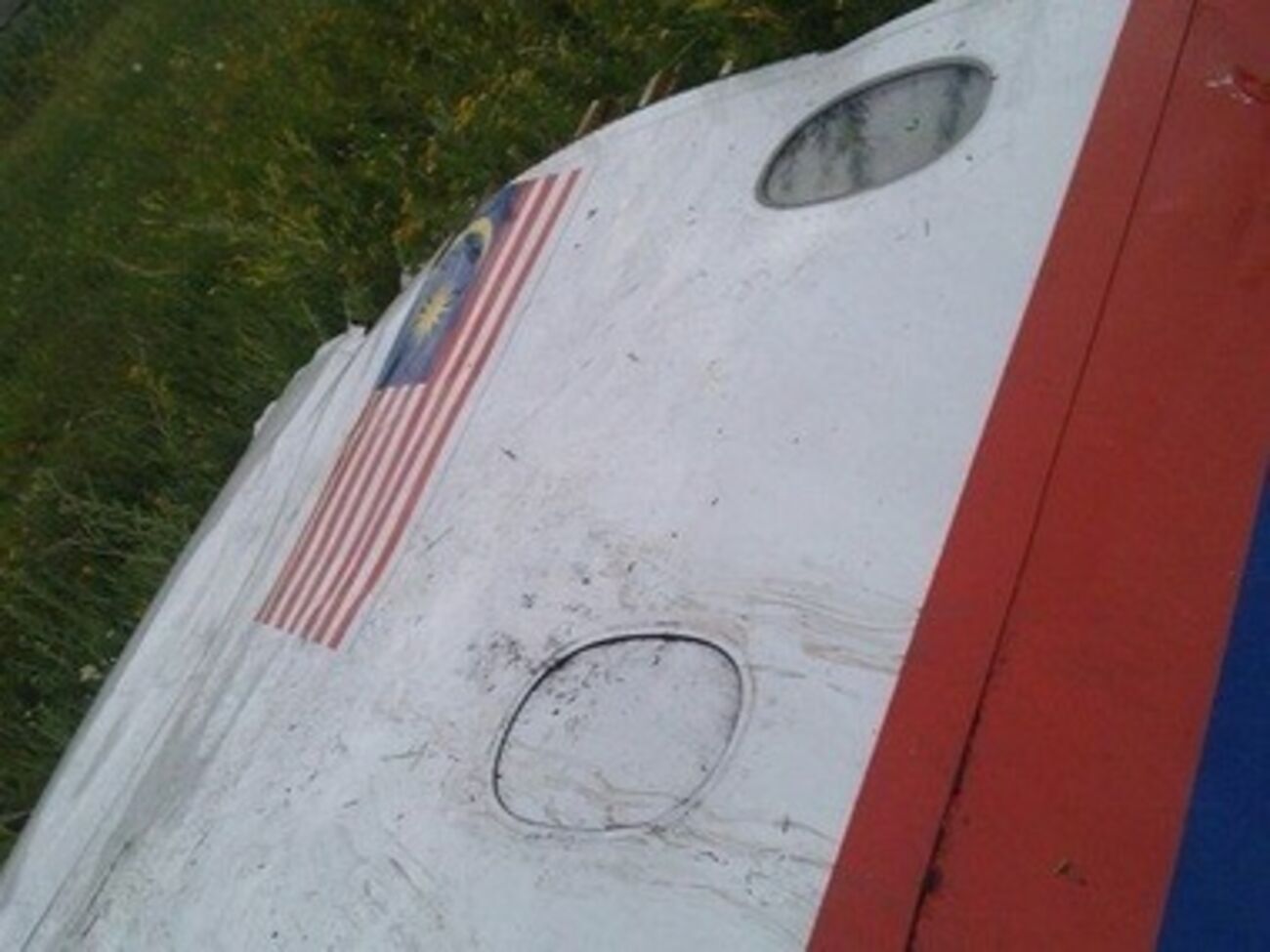 Обломки упавшего Boeing 777 под Торезом