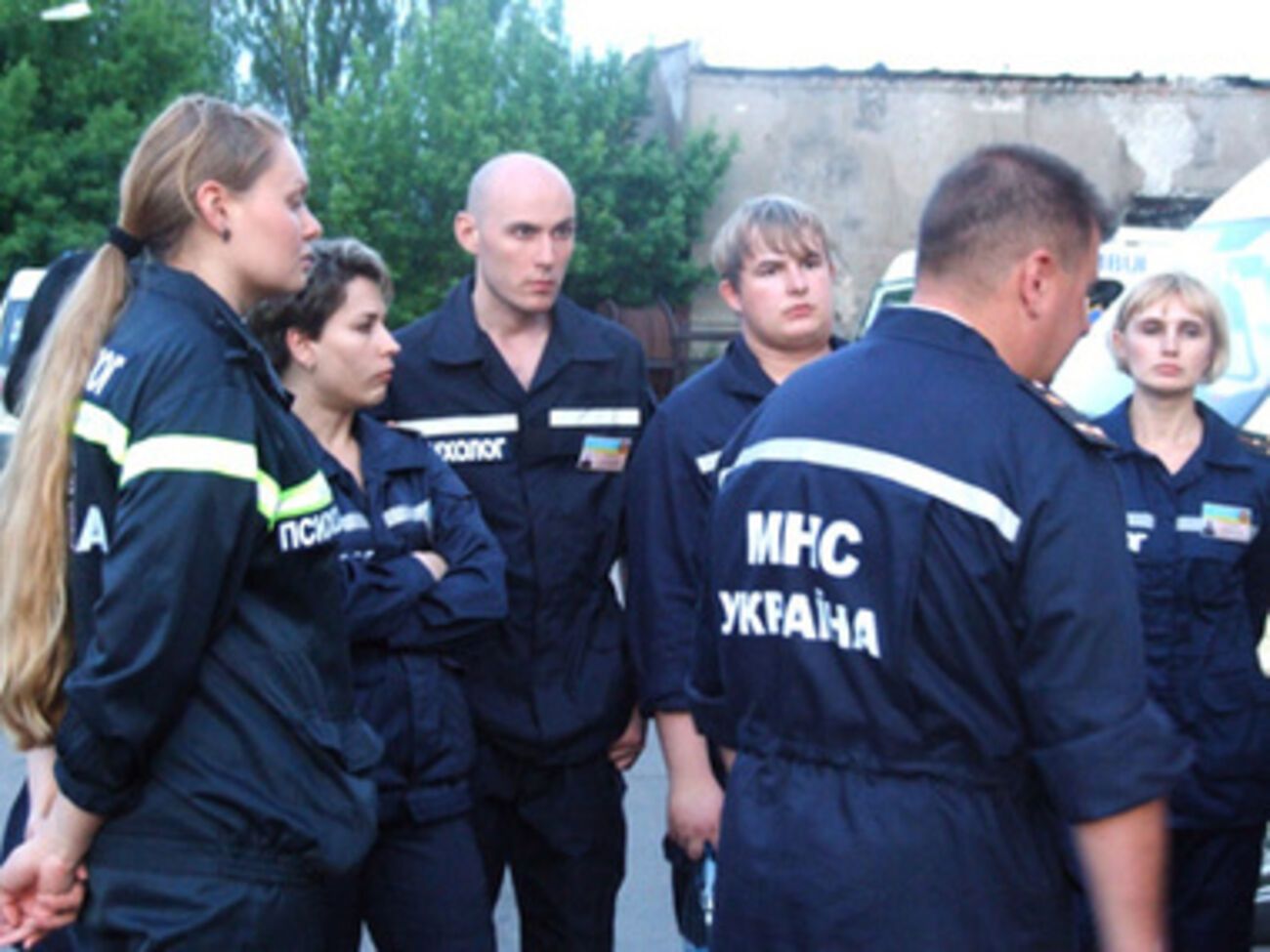 На места "минирования" прибыли сотрудники МЧС