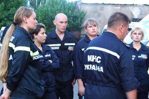 На места "минирования" прибыли сотрудники МЧС