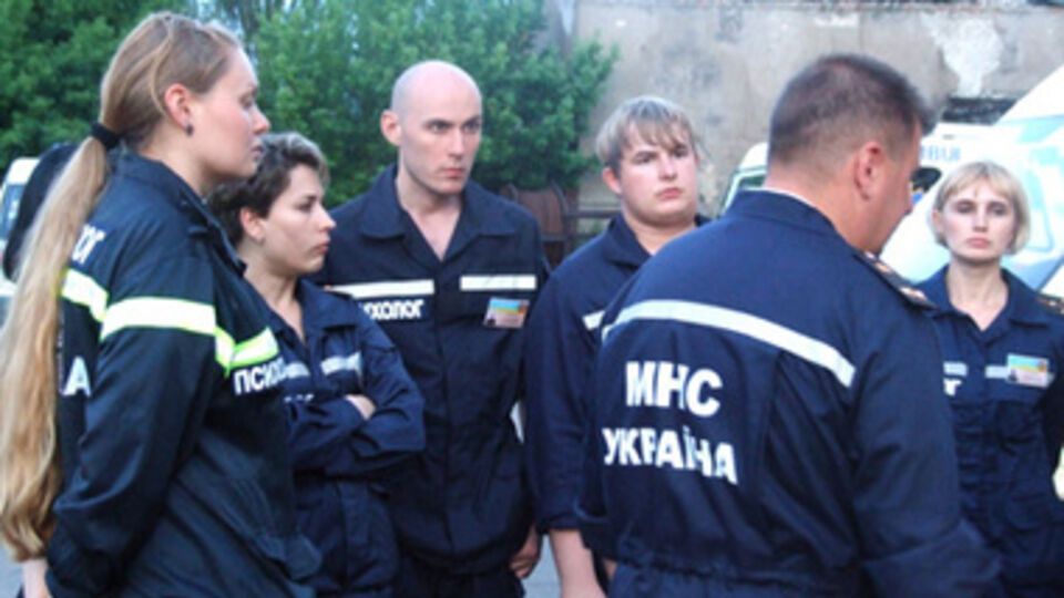 На места "минирования" прибыли сотрудники МЧС