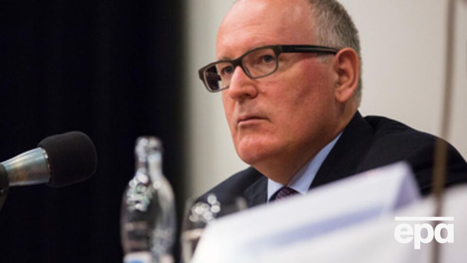 Мы шокированы новостями о том, что тела могут перемещать с места на место, сказал Тиммерманс.