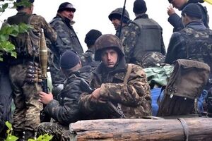 На наиболее решающих позициях украинские военные построили блокпосты, сообщает Минобороны.
