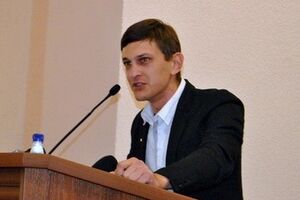 Уже прибыли три съемочные группы российских телеканалов, которые готовят сюжет о зверствах украинской армии, сообщил журналист.