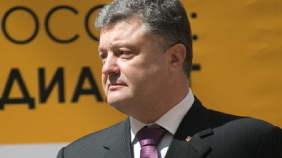 Мы ждем слаженной реакции всего цивилизованного мира, сказал Порошенко.