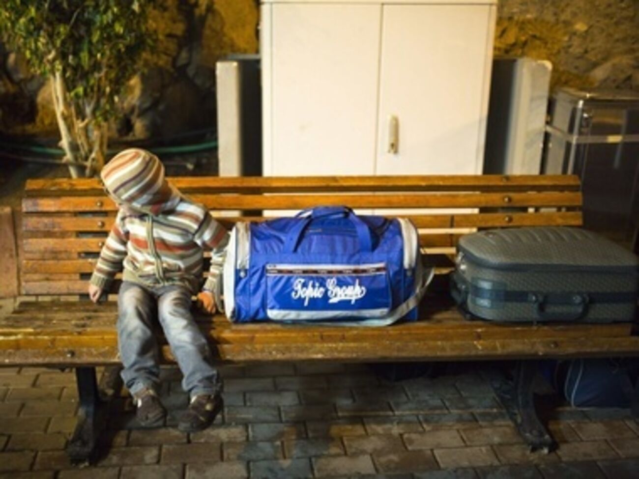 Люди приезжают из зоны боевых действий, заявил губернатор Волгоградской области