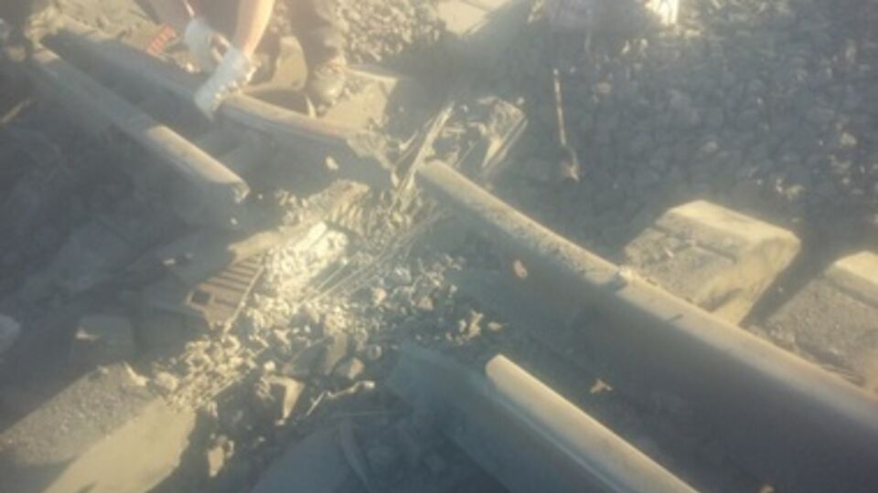 Неизвестные также продолжают портить имущество железной дороги