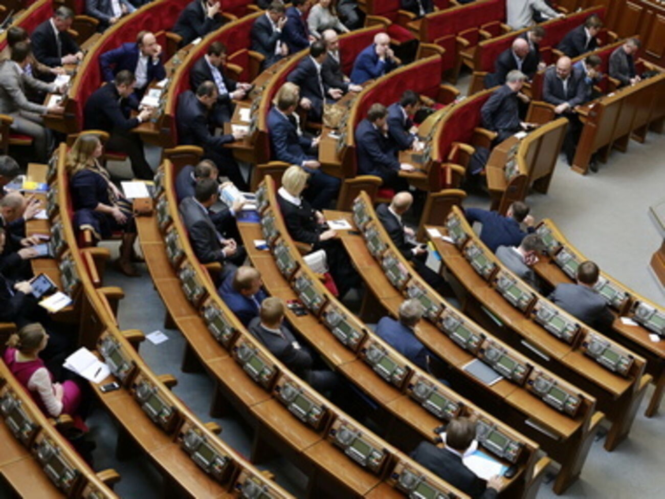 Рада завтра будет голосовать проект Конституции от Порошенко