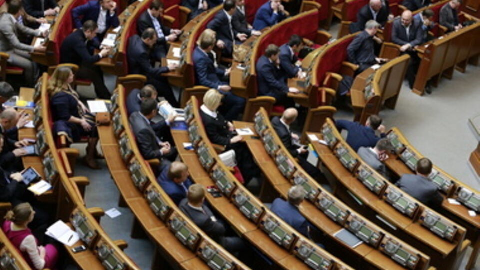 Рада завтра будет голосовать проект Конституции от Порошенко