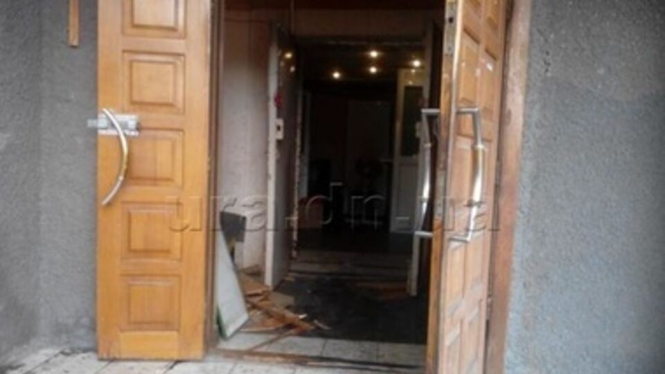 Вход в помещение кассы после ограбления