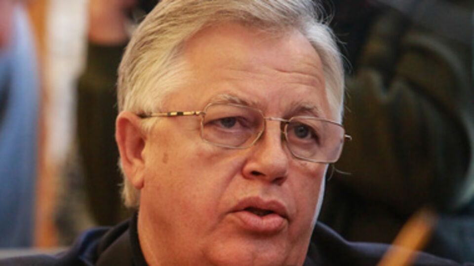 Петр Симоненко: Все украинские вопросы решаются за рубежом! Вот нас и бросает то в одну, то в другую стороны
