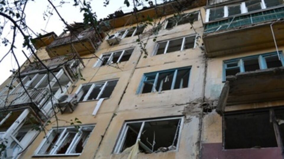 Один из обстрелянных домов в Краматорске Донецкой области. Только на этой неделе, по неофициальным данным, в городе погибли не менее шести мирных жителей