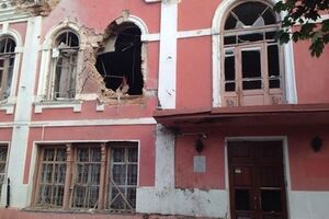 Снаряд попал в окно второго этажа