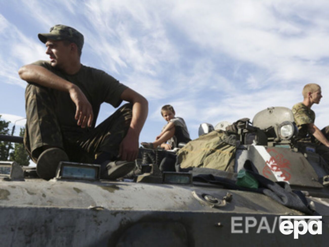 Украинские военные находятся под обстрелом террористов