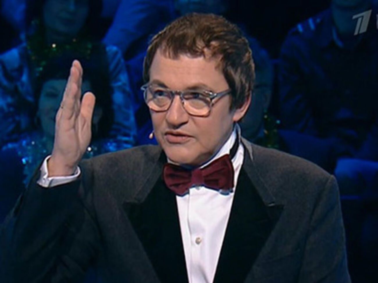 Дмитрий Дибров ведет в РФ телепрограмму "Кто хочет стать миллионером?"