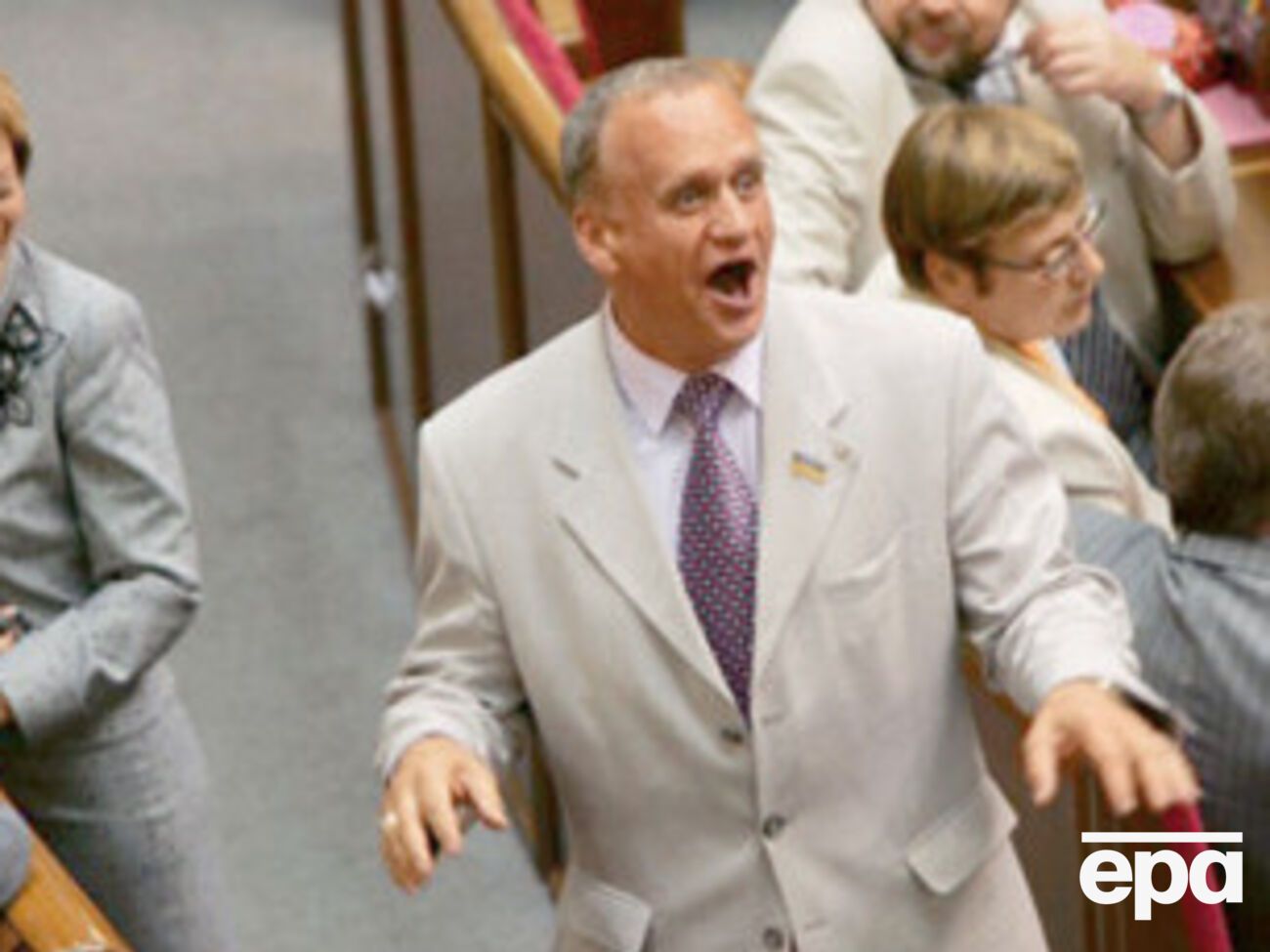 В центре Луганска горят несколько зданий