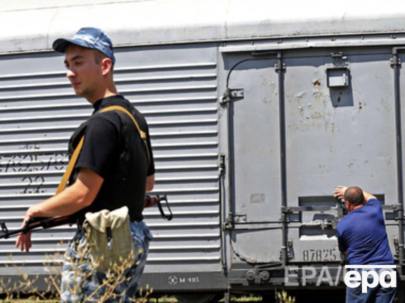 Боевики не выпускают поезд с погибшими на борту МН-17