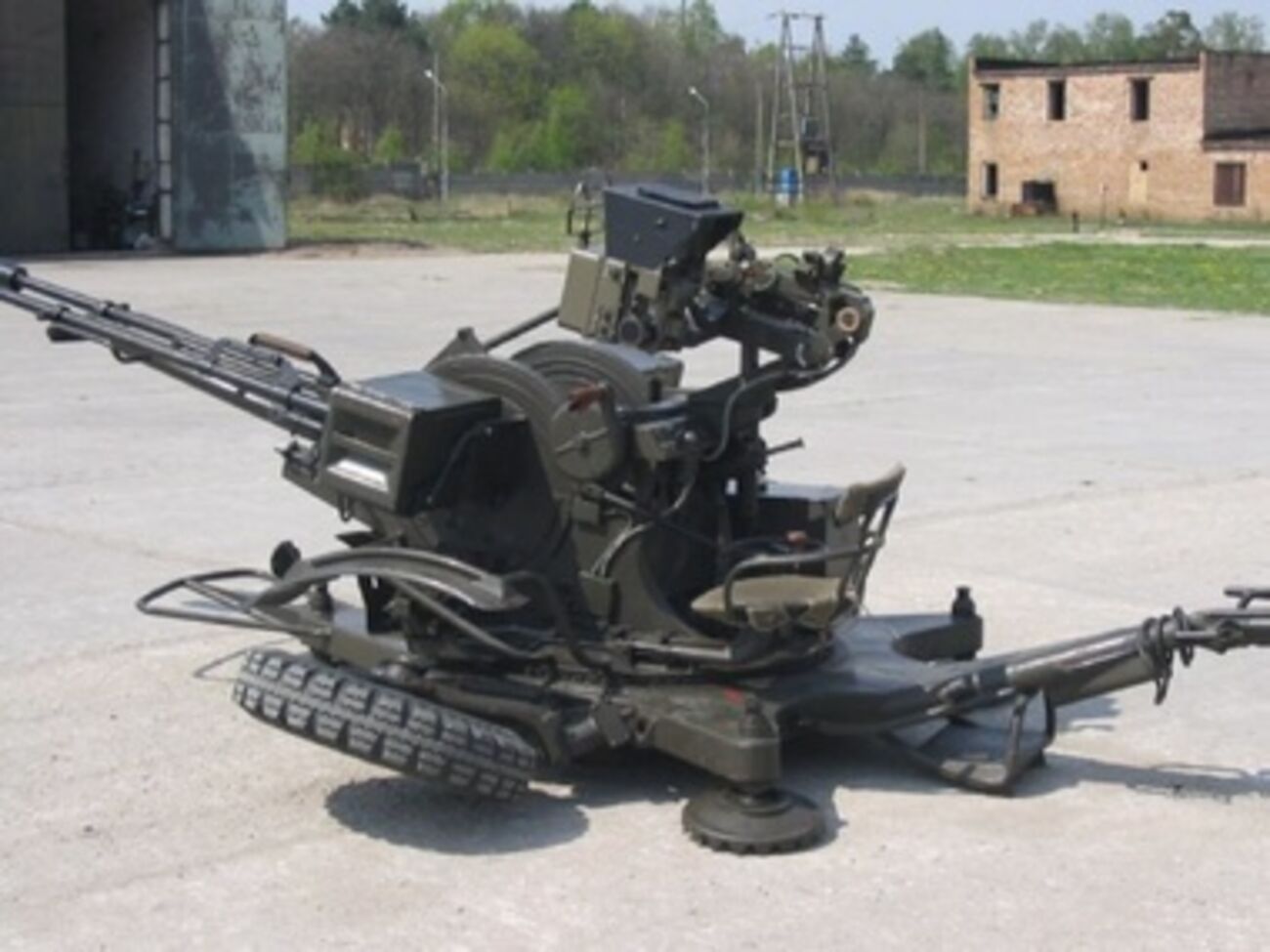 ЗУ-23 --- советская установка из двух спаренных зенитных автоматов