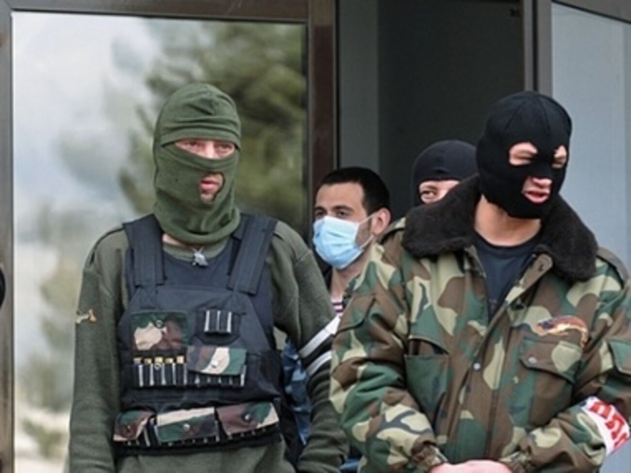 Тела погибших охраняет "Оплот".