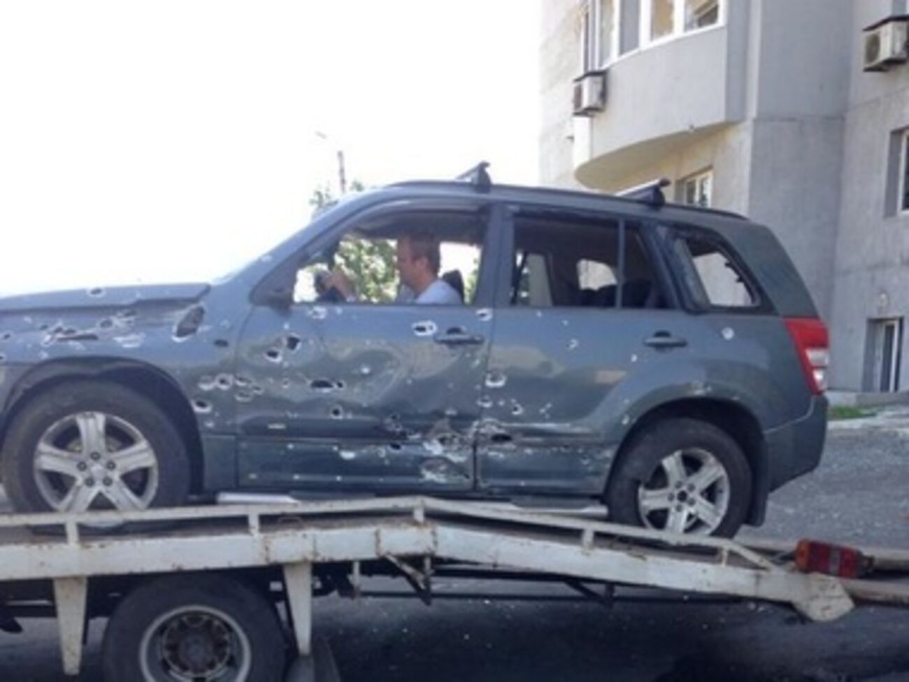 Машина одного из местных жителей пострадала вследствие попадания снаряда