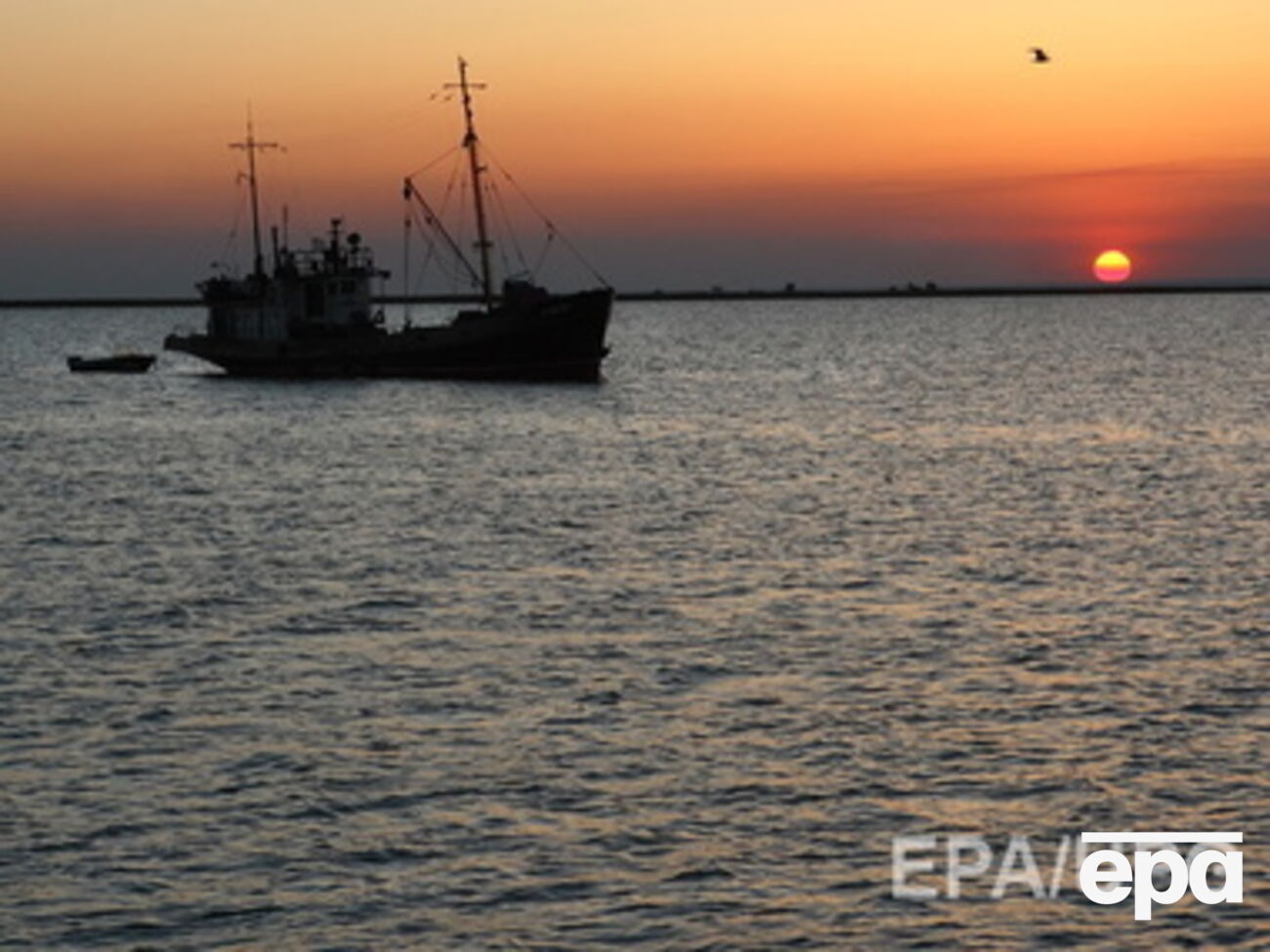 Россия накапливает силы и технику в районе границы Крыма и материковой Украины