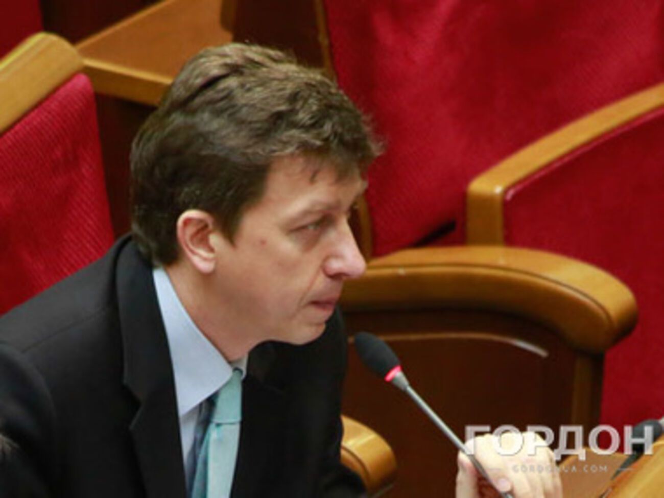 Единственный аргумент против военного положения – это признание боевых действий, считает нардеп.