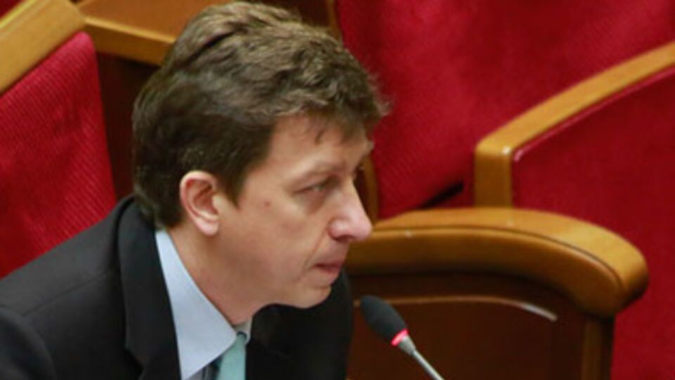 Единственный аргумент против военного положения – это признание боевых действий, считает нардеп.