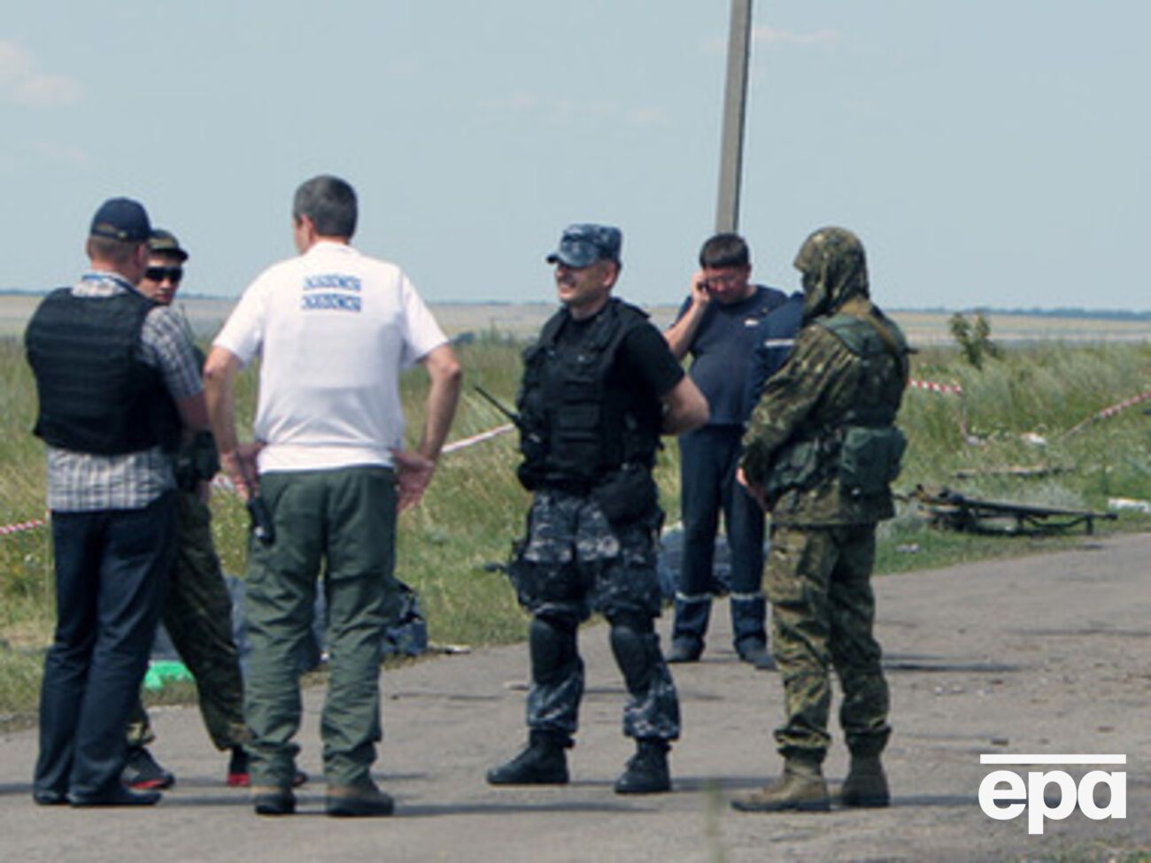 Боевики расхищают место аварии самолета в Донецкой области