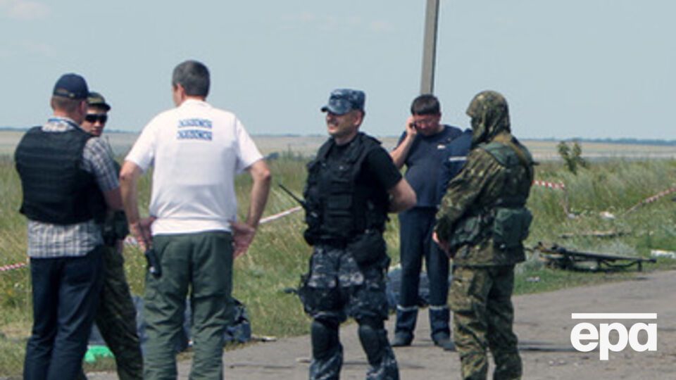 Боевики расхищают место аварии самолета в Донецкой области