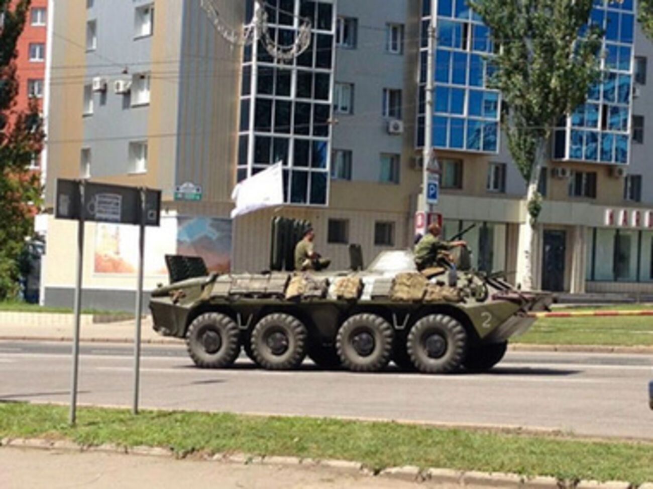 Военная техника на улицах Донецка.