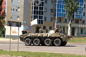 Военная техника на улицах Донецка.
