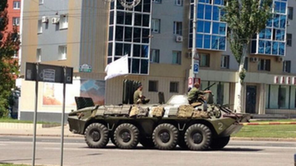 Военная техника на улицах Донецка.