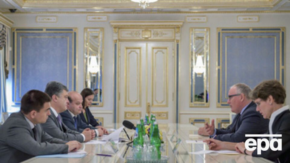 Петр Порошенко приказал прекратить АТО в радиусе 40 км от места катастрофы Boeing 777