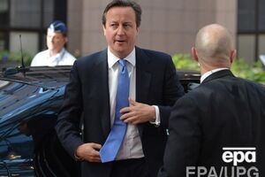 Кэмерон призывает заморозить счета олигархов, близких к Путину