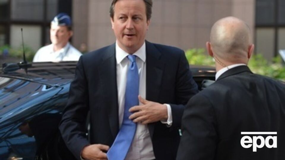 Кэмерон призывает заморозить счета олигархов, близких к Путину