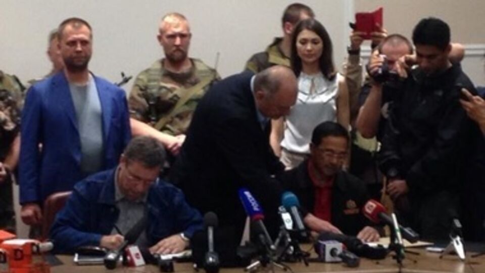 Представитель Малайзии подписал с боевиками меморандум о передаче бортовых самописцев сбитого Boeing